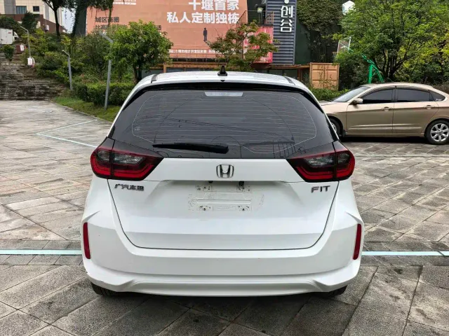 Honda Fit — Фото автомобиля 5