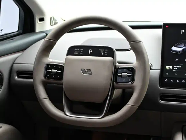 Li Auto i8 — Фото автомобиля 19