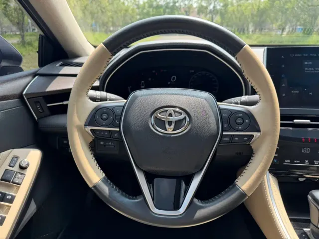 Toyota Avalon — Фото автомобиля 7