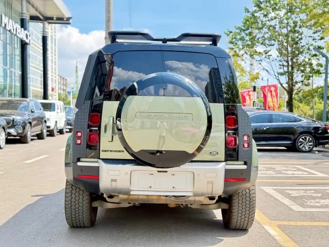 Land Rover Defender — Фото автомобиля 6