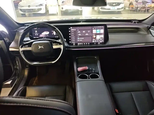 Xpeng P7 — Фото автомобиля 9