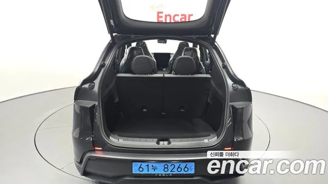 Tesla Model Y — Фото автомобиля 29
