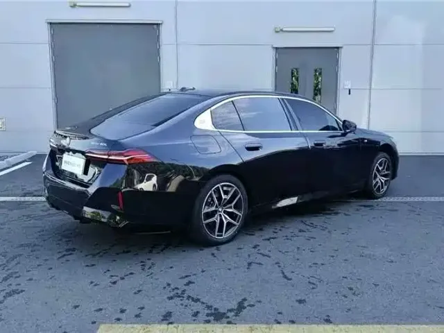 BMW i5 — Фото автомобиля 4