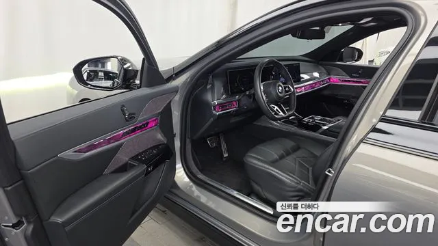 BMW 7-Series 7 серия (G70) 740i sDrive M Sport — Фото автомобиля 10