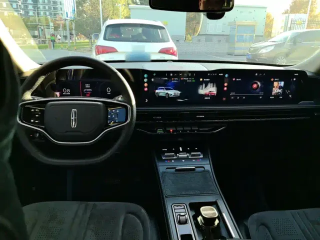 Lincoln Corsair — Фото автомобиля 5