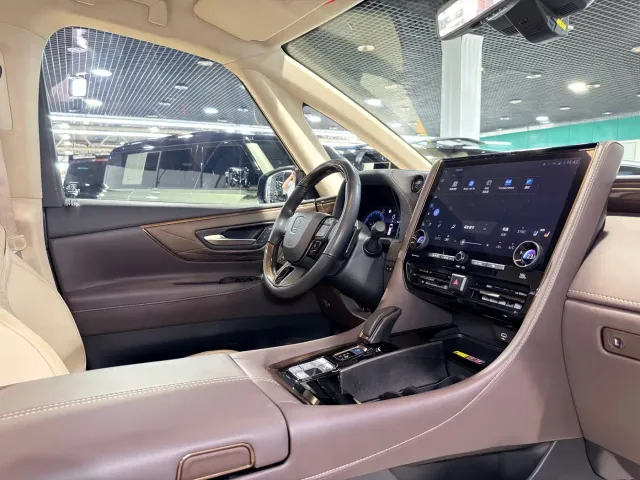 Toyota Vellfire — Фото автомобиля 9