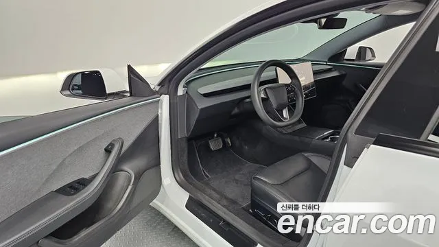 Tesla Model 3 — Фото автомобиля 15