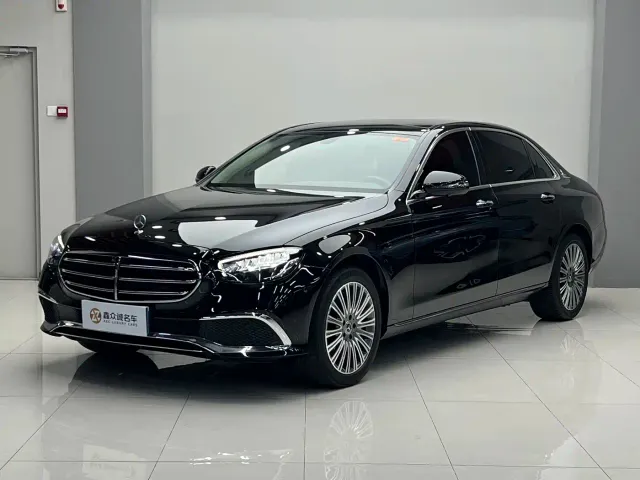 Mercedes-Benz E-Class — Фото автомобиля 3