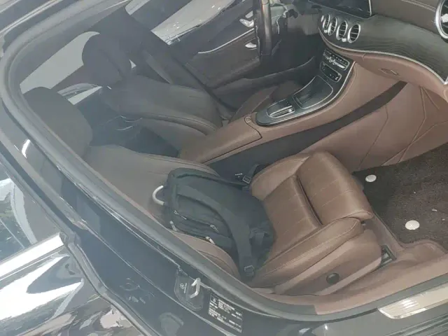 Mercedes-Benz E-Class — Фото автомобиля 24