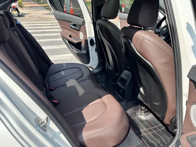 BMW 1 Series — Фото автомобиля 11
