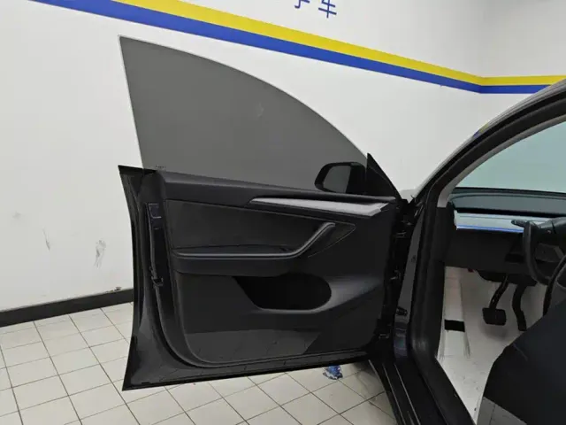 Tesla Model Y — Фото автомобиля 7