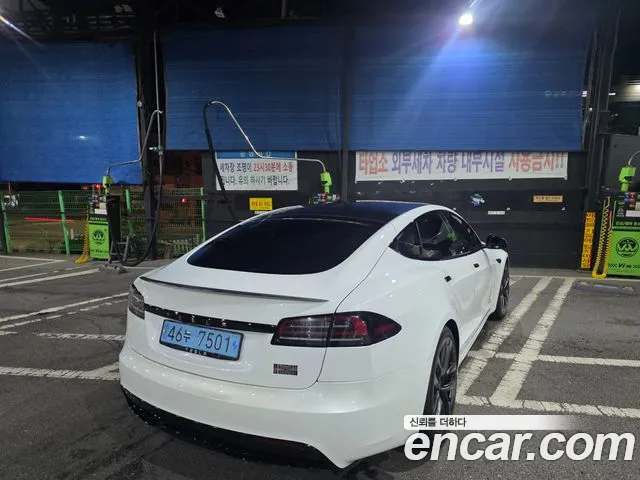 Tesla Model S — Фото автомобиля 5