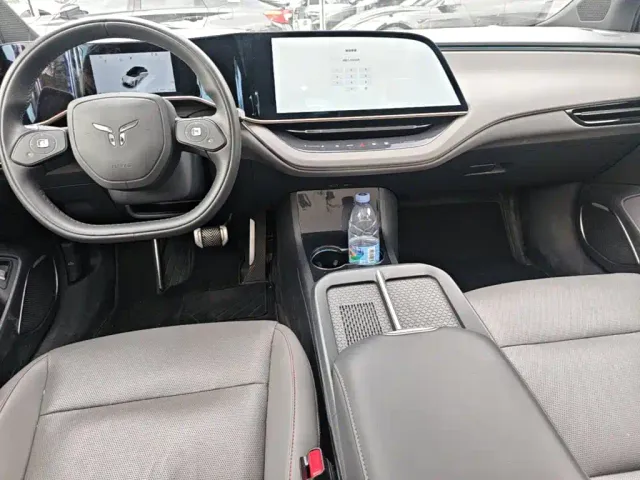 Hongqi EH7 — Фото автомобиля 9