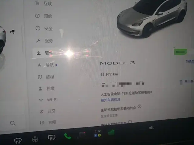 Tesla Model 3 — Фото автомобиля 11