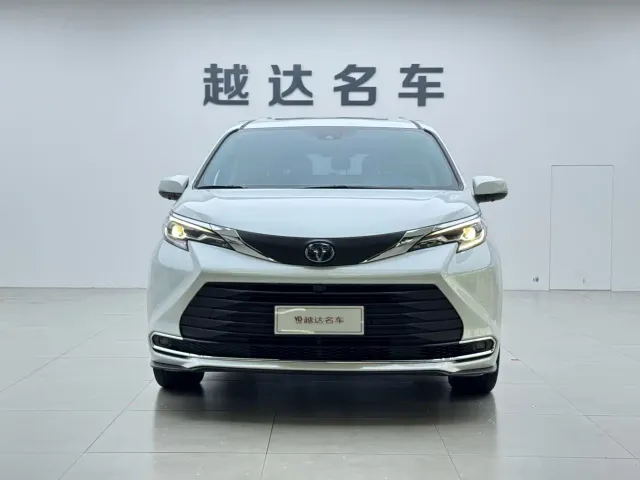 Toyota Sienna — Фото автомобиля 2