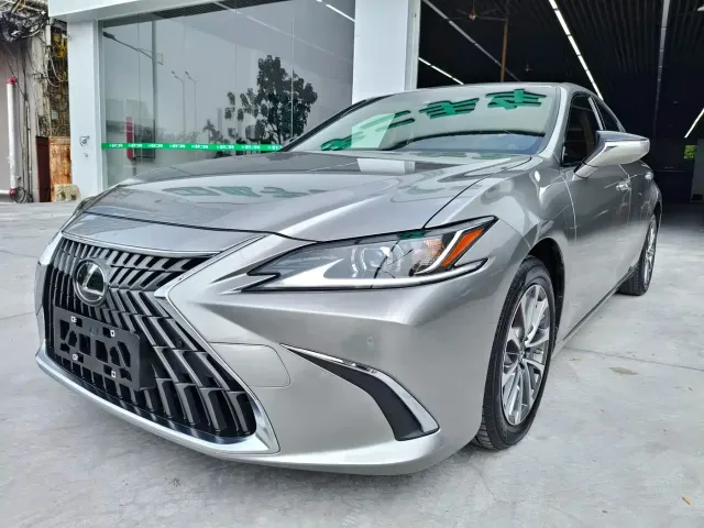 Фотография автомобиля — Lexus ES