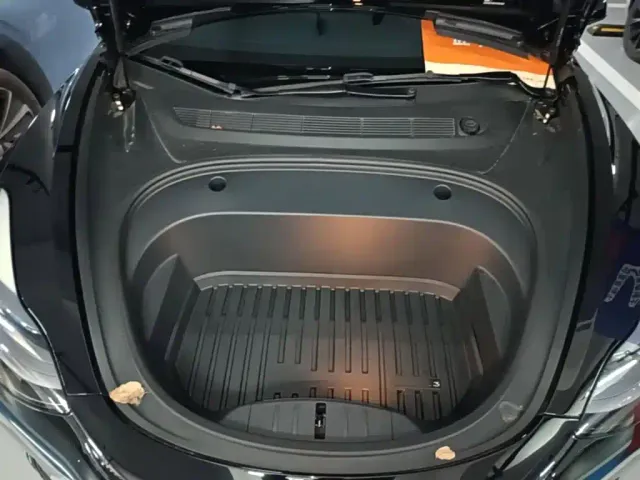Tesla Model 3 — Фото автомобиля 19