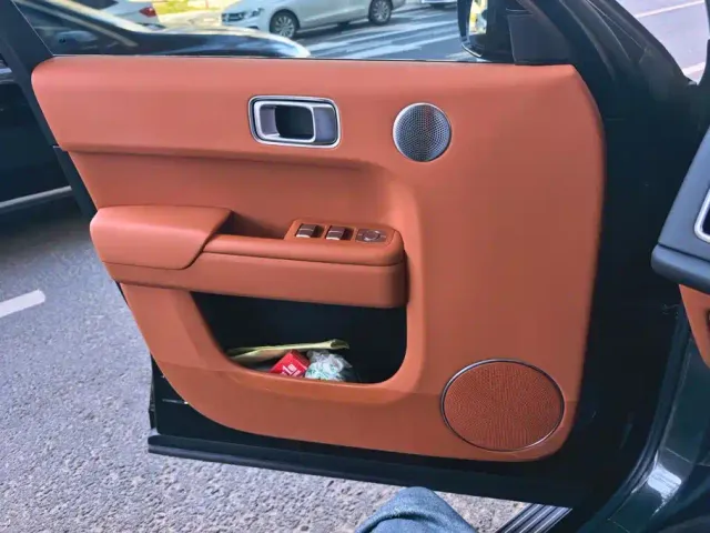 Li Auto L8 — Фото автомобиля 7
