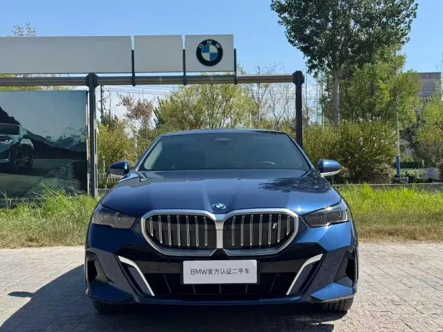 BMW i5 — Фото автомобиля 2