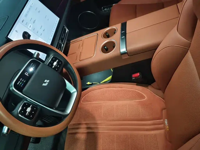 Li Auto L6 — Фото автомобиля 3