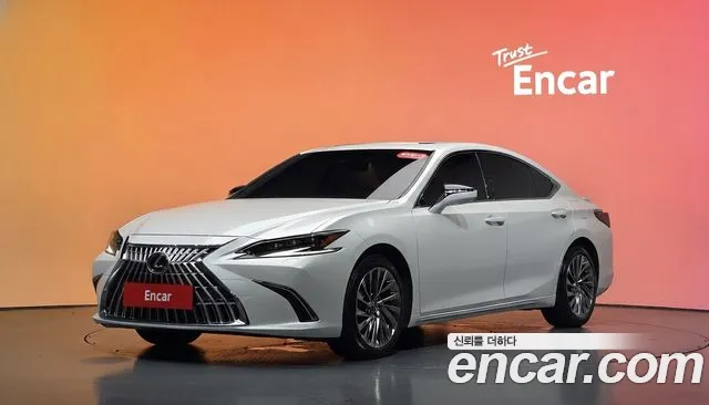 Фотография автомобиля — Lexus ES