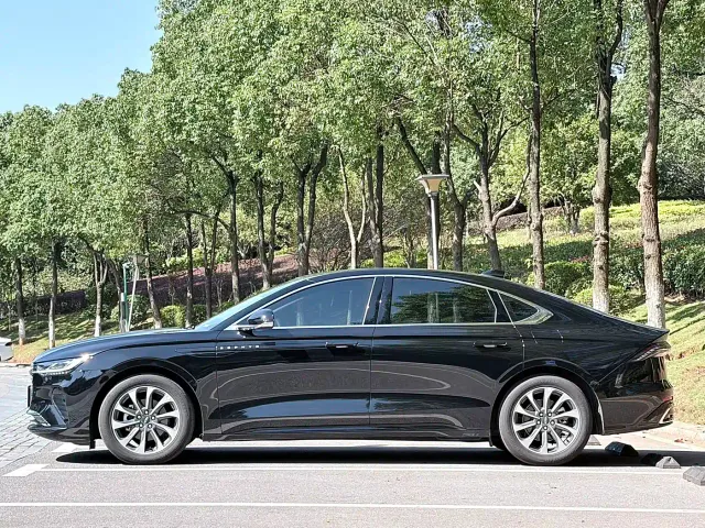 Lincoln Z — Фото автомобиля 4