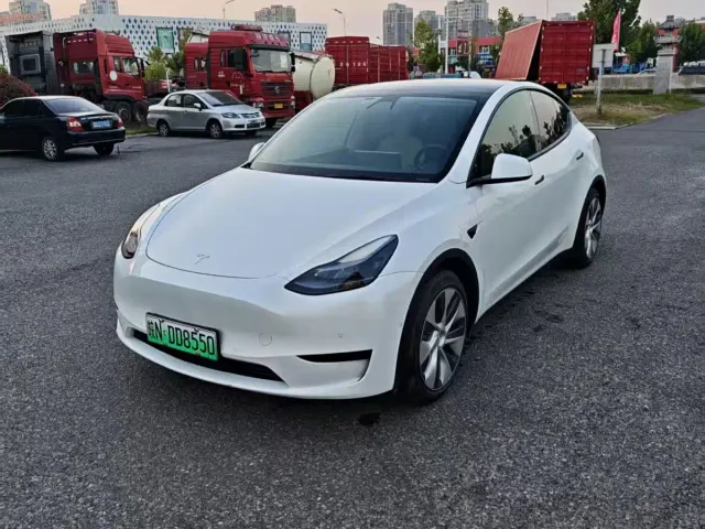 Фотография автомобиля — Tesla Model Y