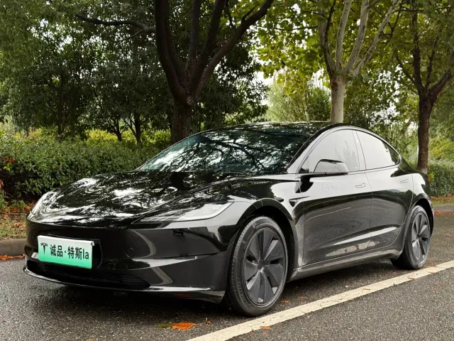 Фотография автомобиля — Tesla Model 3