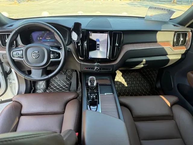 Volvo XC60 — Фото автомобиля 6