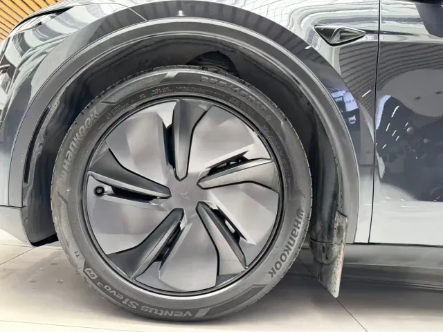 Tesla Model Y — Фото автомобиля 21