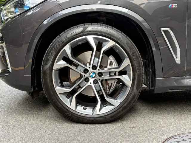 BMW BMW X5 2022 Model xDrive 40Li M Sport Package — Фото автомобиля 9