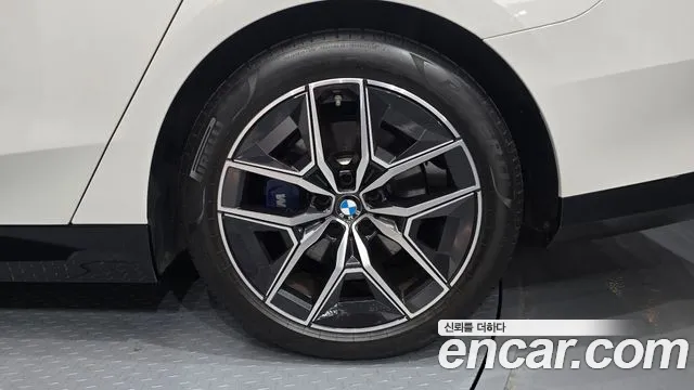 BMW 5 Series G60 — Фото автомобиля 21