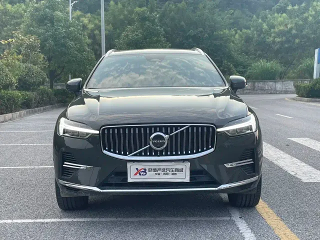 Volvo XC60 — Фото автомобиля 2