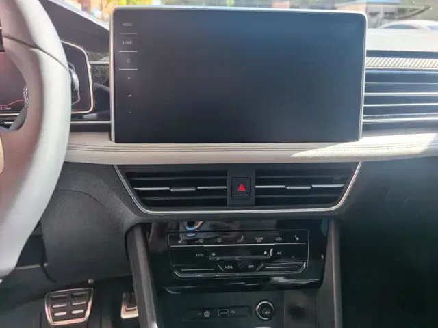 Volkswagen Tiguan L — Фото автомобиля 13