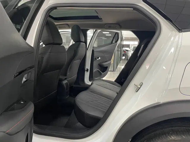 Peugeot 2008 — Фото автомобиля 6