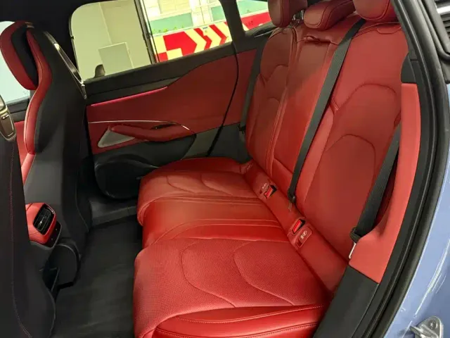 Xiaomi SU7 — Фото автомобиля 9