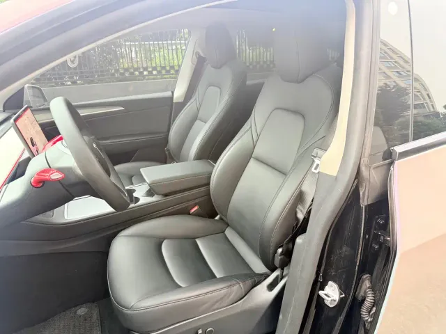 Tesla Model Y — Фото автомобиля 7