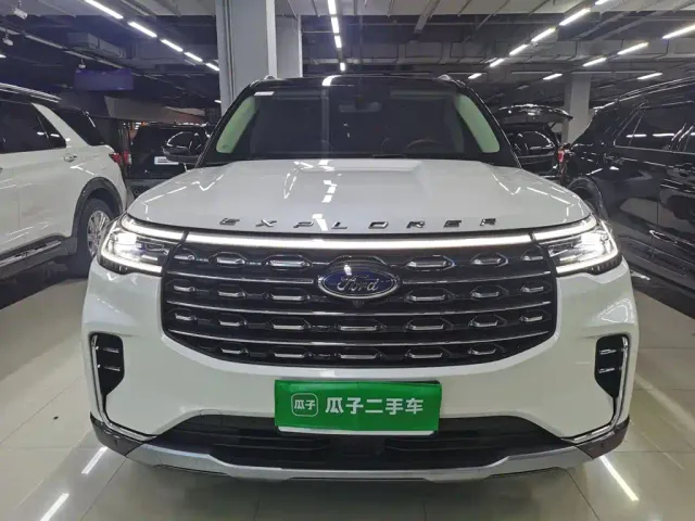 Ford Explorer — Фото автомобиля 10