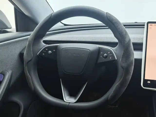 Tesla Model 3 — Фото автомобиля 7