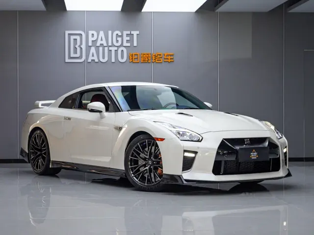 Nissan GT-R — Фото автомобиля 4