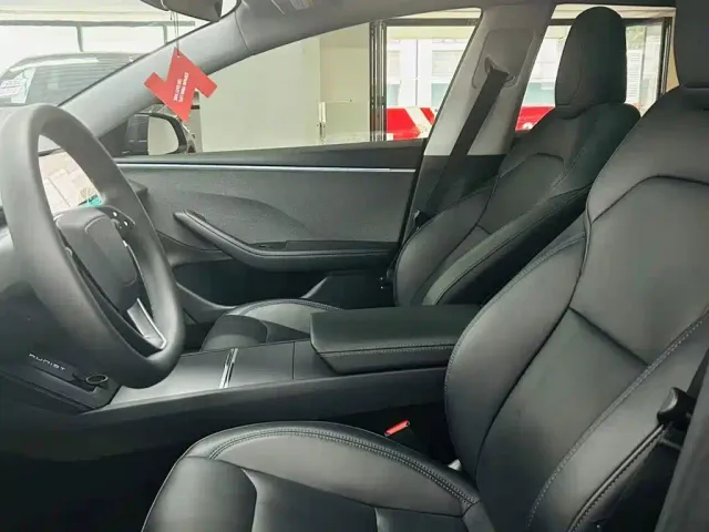 Tesla Model 3 — Фото автомобиля 7