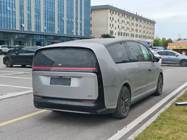 Li Auto MEGA — Фото автомобиля 10