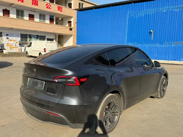 Tesla Model Y — Фото автомобиля 5