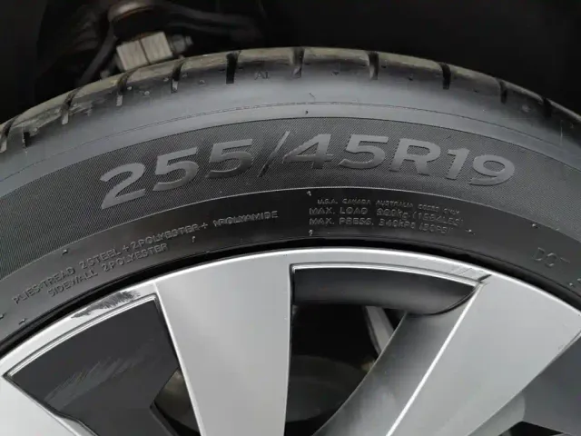 Tesla Model Y — Фото автомобиля 24