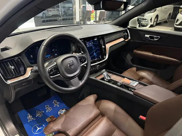 Volvo S60 — Фото автомобиля 13