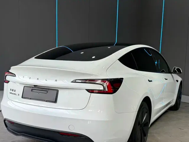 Tesla Model 3 — Фото автомобиля 8