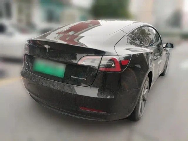 Tesla Model 3 — Фото автомобиля 6