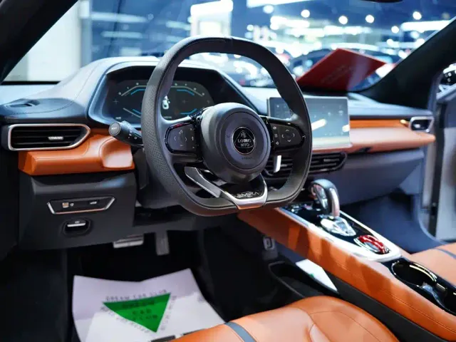 Lotus Emira — Фото автомобиля 23
