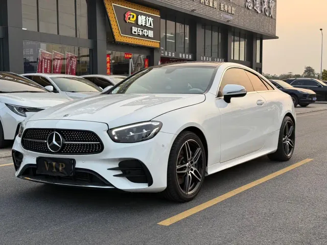 Фотография автомобиля — Mercedes-Benz E-Class