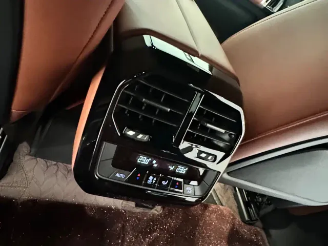 BMW iX — Фото автомобиля 15